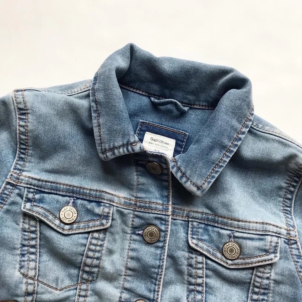 Gapkids medium wash soft denim jacket VGUC - sticker S(6-7Y)